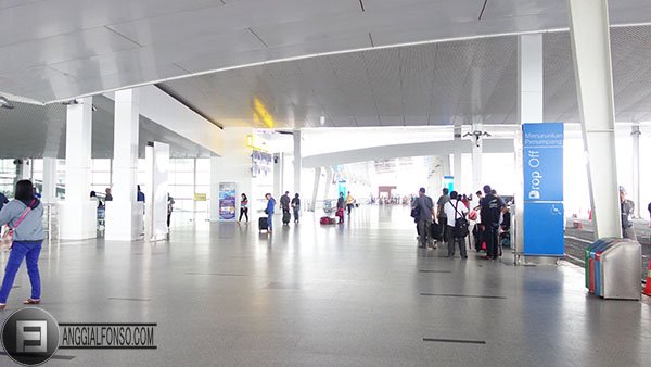 Bagian Depan Terminal Keberangkatan Kuala Namu Medan