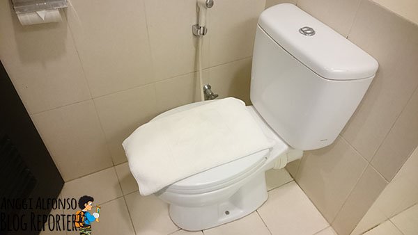toilet hotel dmaleo mamuju